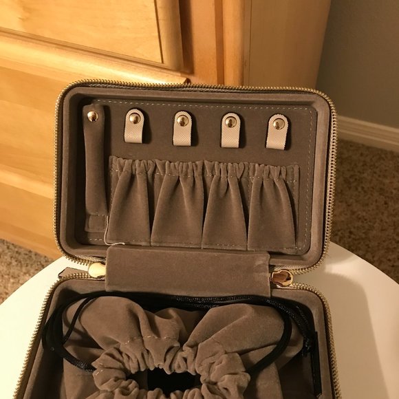 Luxury Jewelry Case - Picture 14 of 15